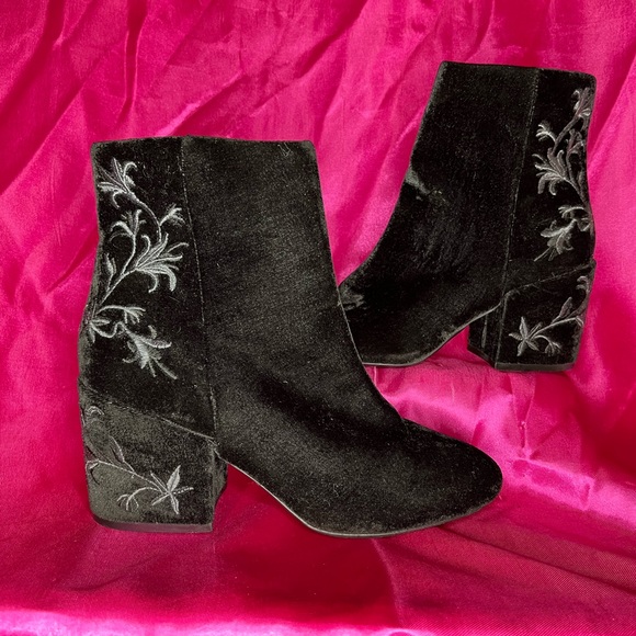 New Kenneth Cole RENNA 8M BLACK Velvet Boots Booties Embroidery STEVIE NICKS ish - Picture 15 of 16